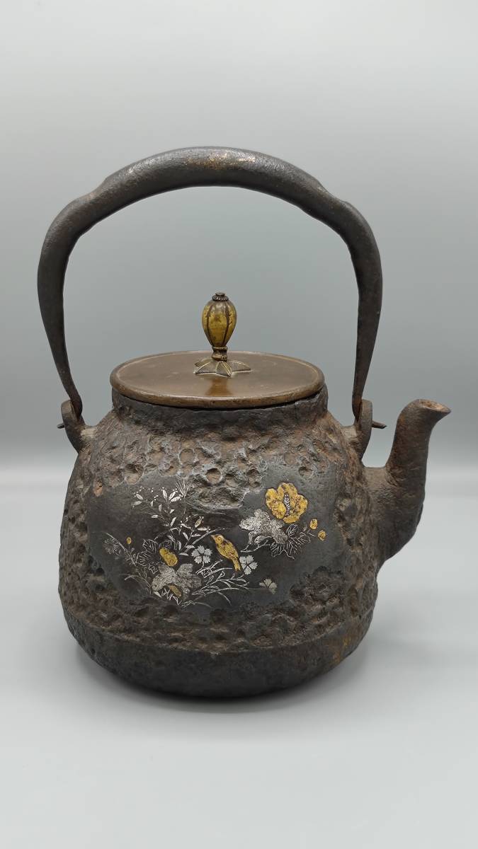 龍文堂 造 銅蓋 岩肌 金銀象嵌 花鳥紋 鉄瓶 高21cm 総重1.55kg 蓋0.37