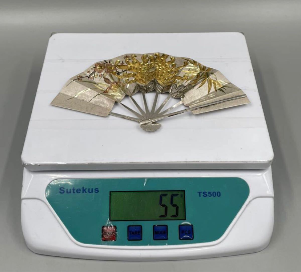 長栄作】純銀製 扇 扇子 末廣 梅 菖蒲 菊 竹 金属工芸 置物 飾り 長栄作】純銀製 扇 扇子 末廣 梅 菖蒲 菊 竹 金属工芸 置物 飾り