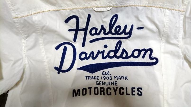 Harley Davidson 中古品・特に汚れ・使用感、無し・メンズ・半袖シャツ (XL)ホワイト・ブルー（チェーンステッチロゴ）刺繍