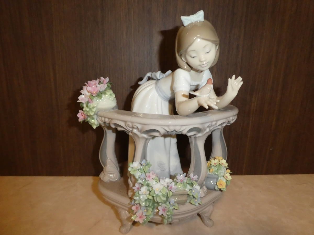 LLADRO リヤドロ バルコニーの朝 花と少女 陶器人形 置物 フィギュリン