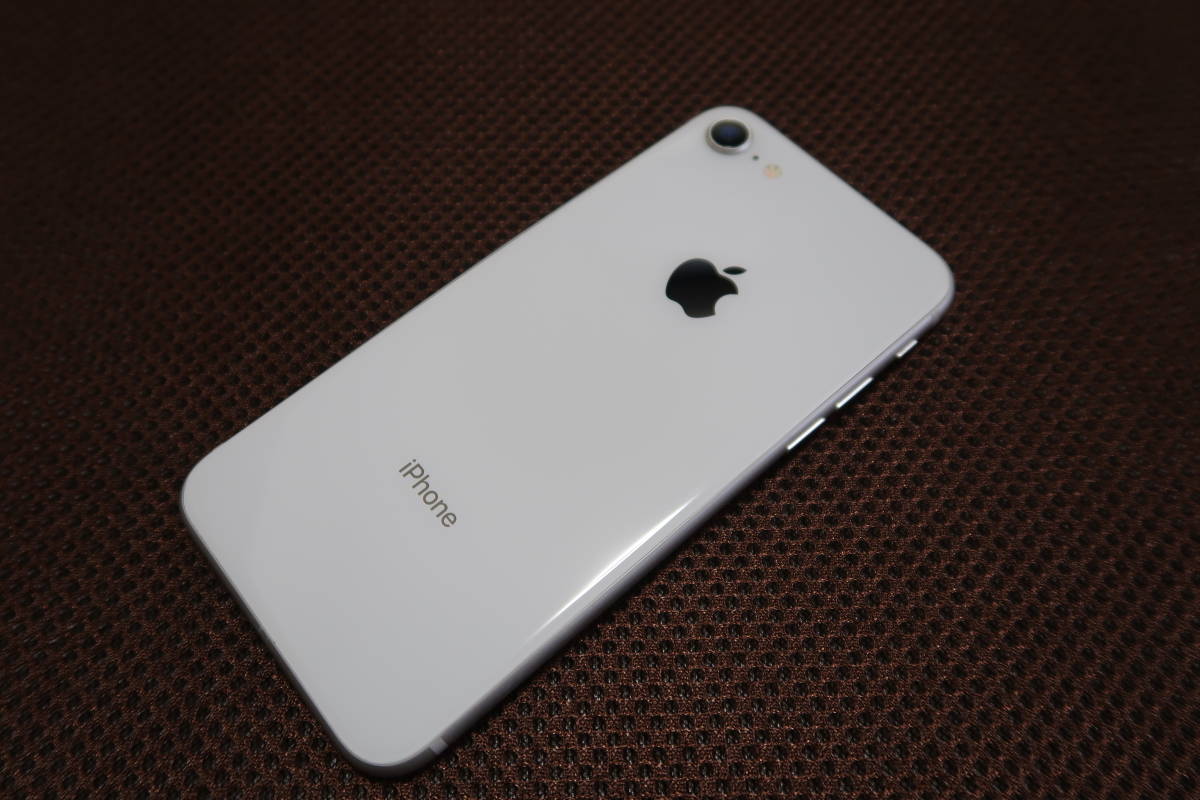 Apple iPhone8 64GB シルバー SIMフリー 訳あり格安スタート