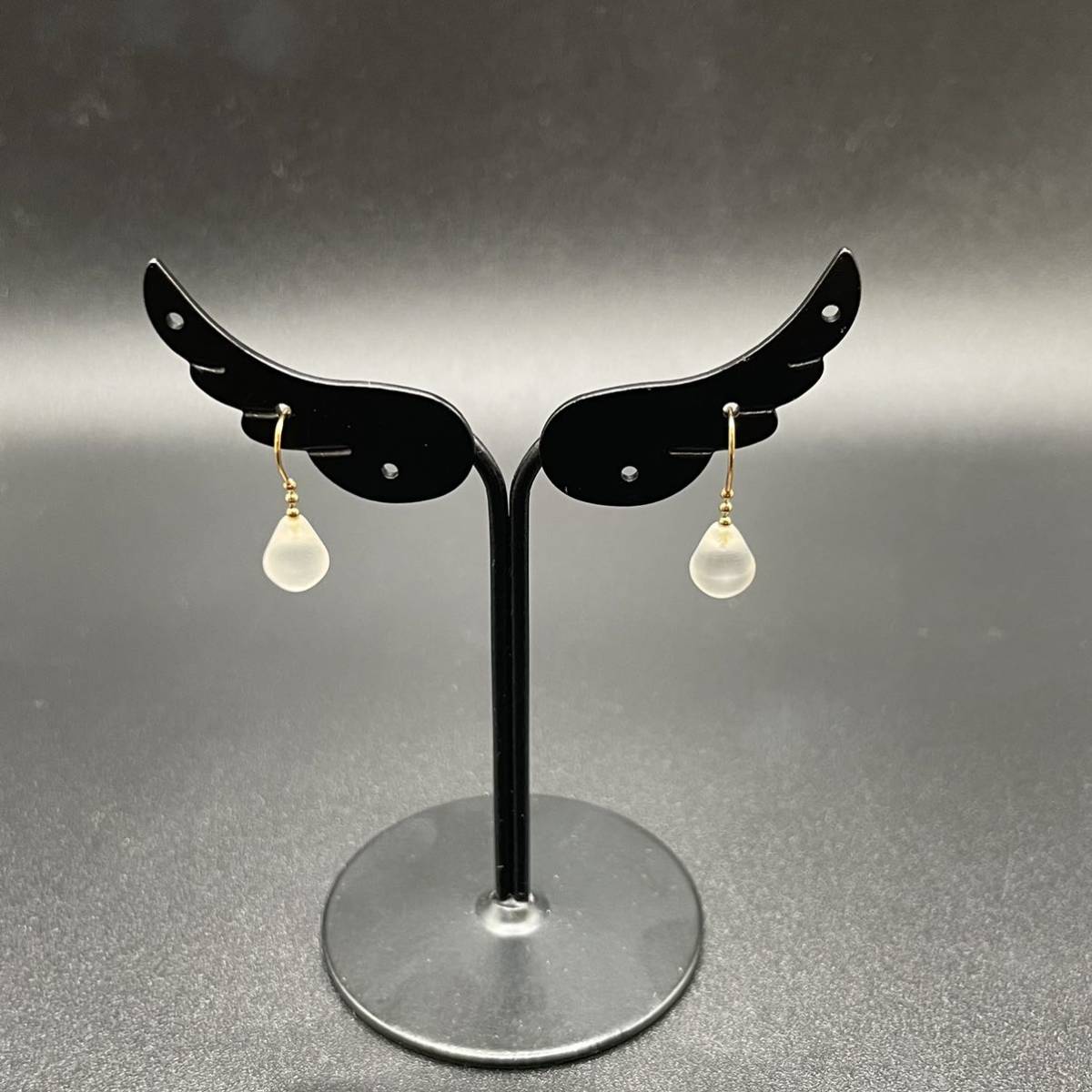 新品未使用】 ピアス K18 18金 雫 しずく シンプル 着画あり