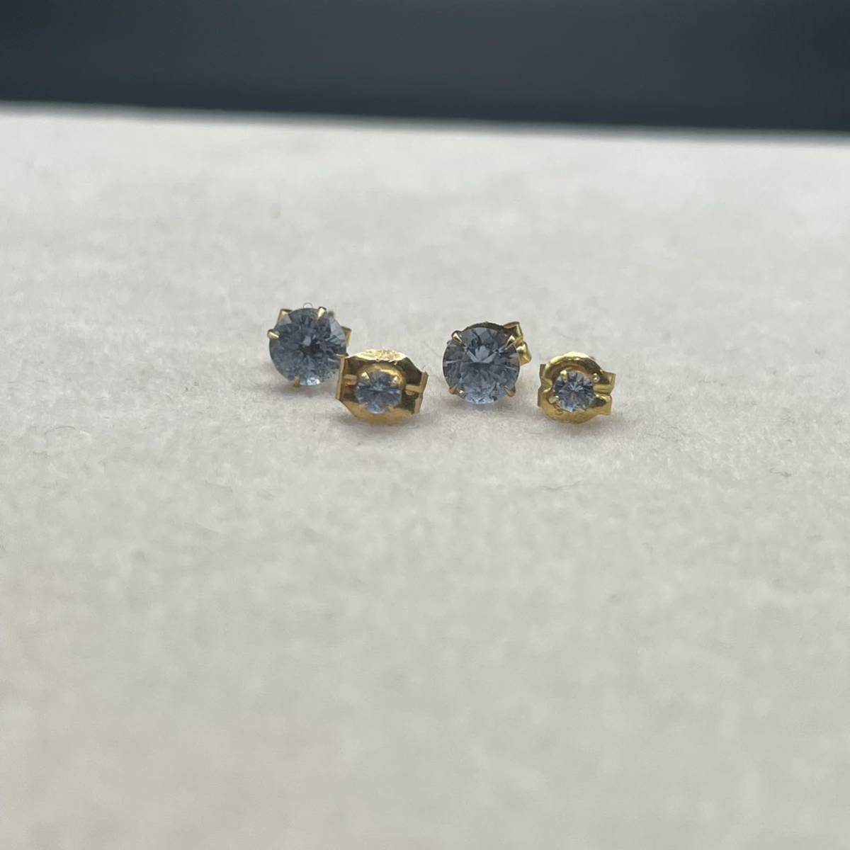 【新品未使用】 ピアス 4点セット K18 18金 シンプル 水色 ストーン_画像2