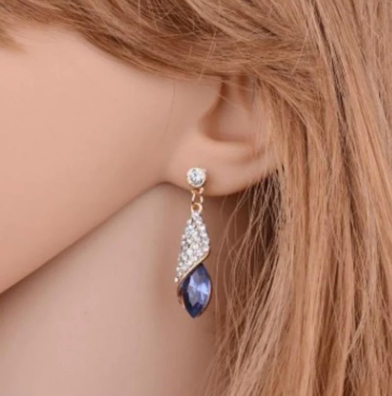 キラキラ 青い宝石 大粒 ジルコニア ラインストーン ピアスの画像3