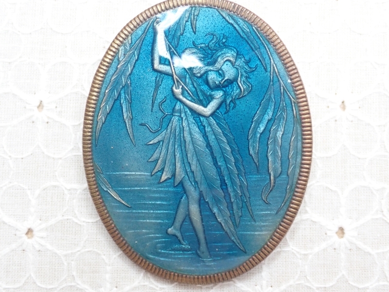 L795 ヴィンテージ ブローチ 七宝デザイン 妖精 小人 ブルーカラー 金属製 アクセサリー Vintage broochの画像1