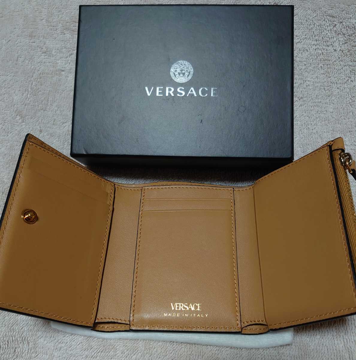 現行デザイン VERSACE VIRTUS 金具 3つ折り財布 ミニ財布 三つ折り財布