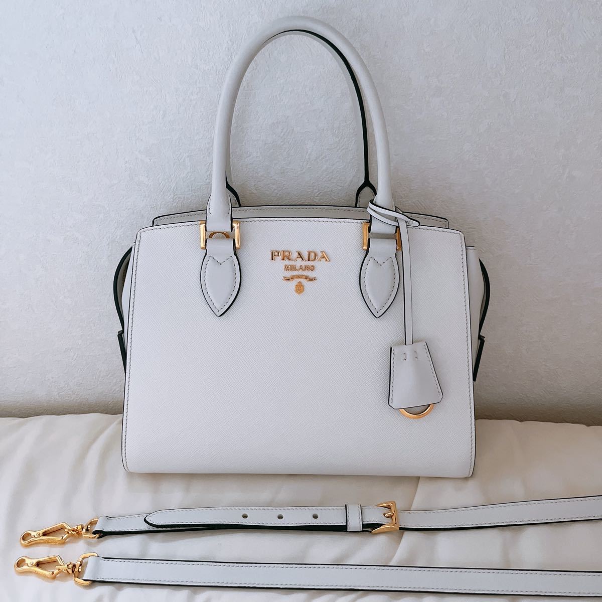 専用☆プラダ PRADA サフィアーノ ホワイト 白 ゴールド ハンドバッグ ショルダーバッグ 2way 上品 高級感