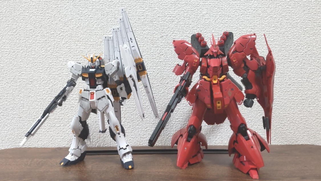 RG νガンダム / RG サザビー【組立済み】 RG νガンダム / RG サザビー【組立済み】