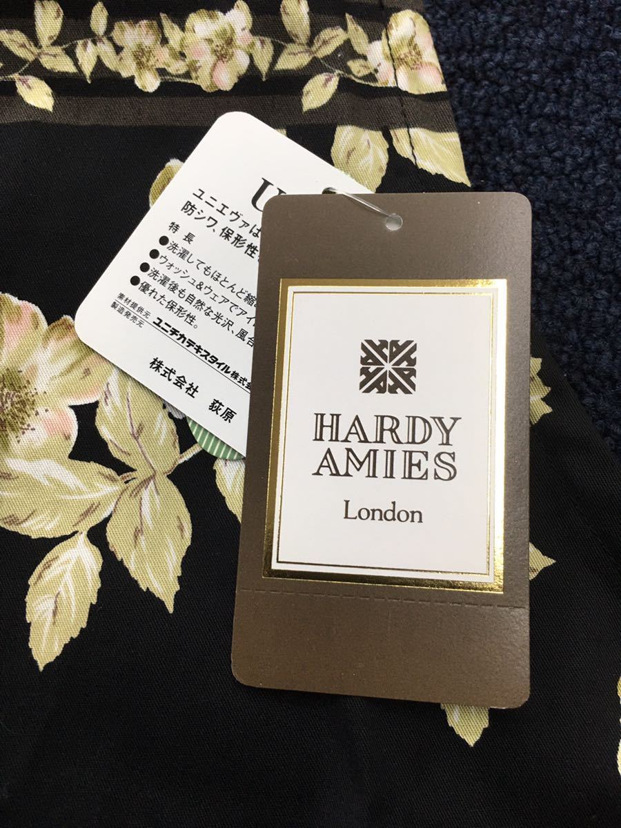 □ 未使用 タグ付き HARDY AMIES ハーディ・エイミス レディース エプロン 黒 花柄 ゆったりサイズ キッチングッズ 小物 綿100%_画像6