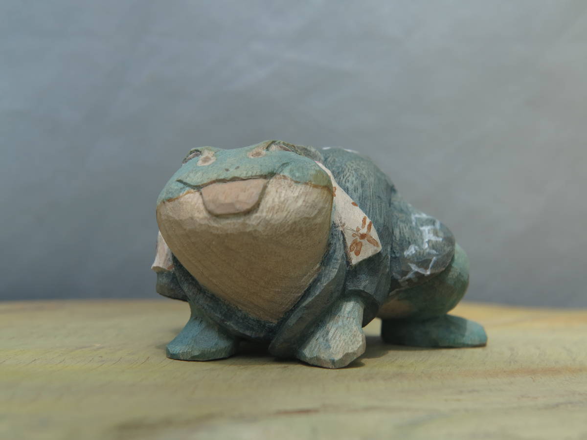 木彫「法被～蛙」青いカエルの木彫り 和の置物 HAPPYな飾り