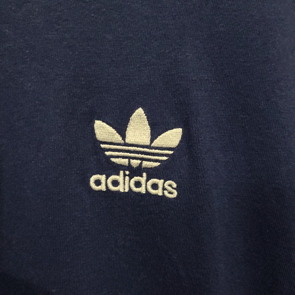 アディダス　adidas　ワンポイントロゴ　刺繍ロゴ　濃紺　サイドライン　リンガーTシャツ 半袖Tシャツ NIKE 半袖