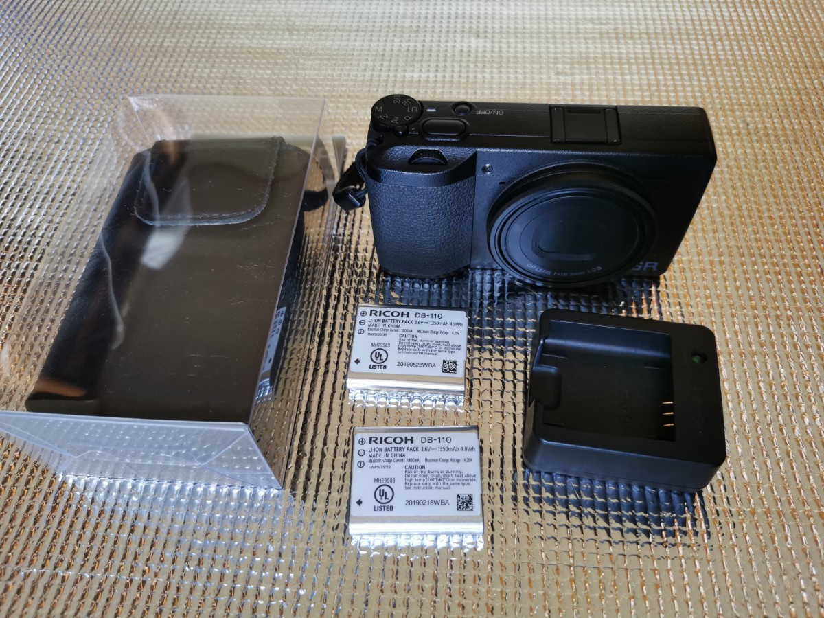RICOH GR Ⅲ GR3/充電器 BJ-11/充電池 DB-110×2個/本革製ソフト RICOH GR Ⅲ GR3/充電器 BJ-11/充電池 DB-110×2個/本革製ソフト