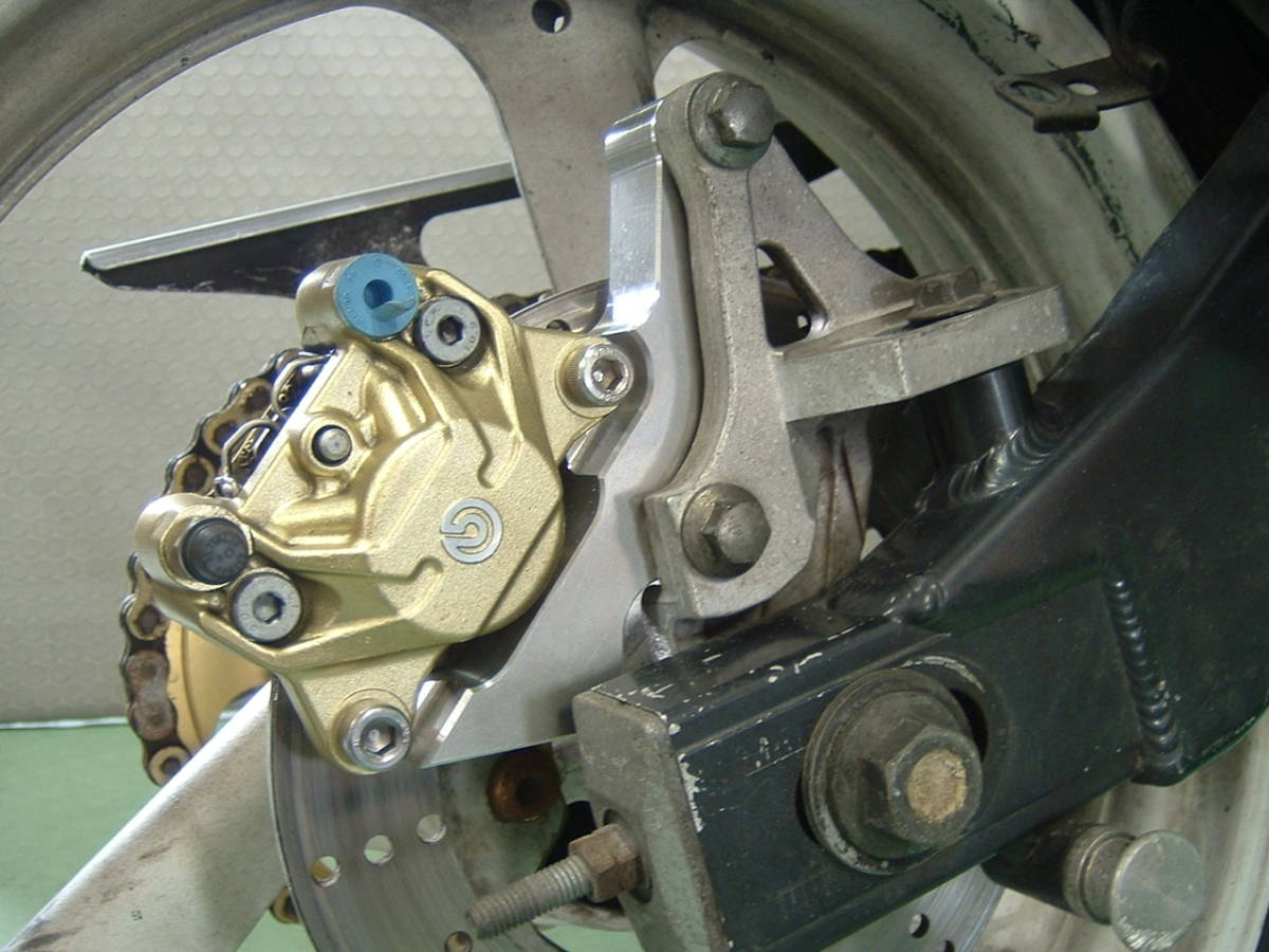 TZR250R 3XV ブレンボカニキャリパーサポート 1KT,2XT取り付け TZR250R 3XV ブレンボカニキャリパーサポート 1KT,2XT取り付け
