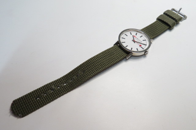 1円～【動作品】MONDAINE モンディーン　SBB CFF FFS　スイス国鉄　公式　クォーツ　腕時計　ベルト　カーキ　電池交換済　6-3-236　　_画像5