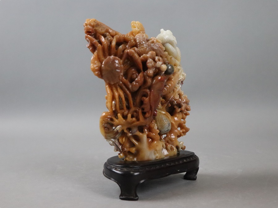 中国古玩 寿山石彫蟹海老魚珊瑚彫置物 唐木台付/ 中国美術 田黄石