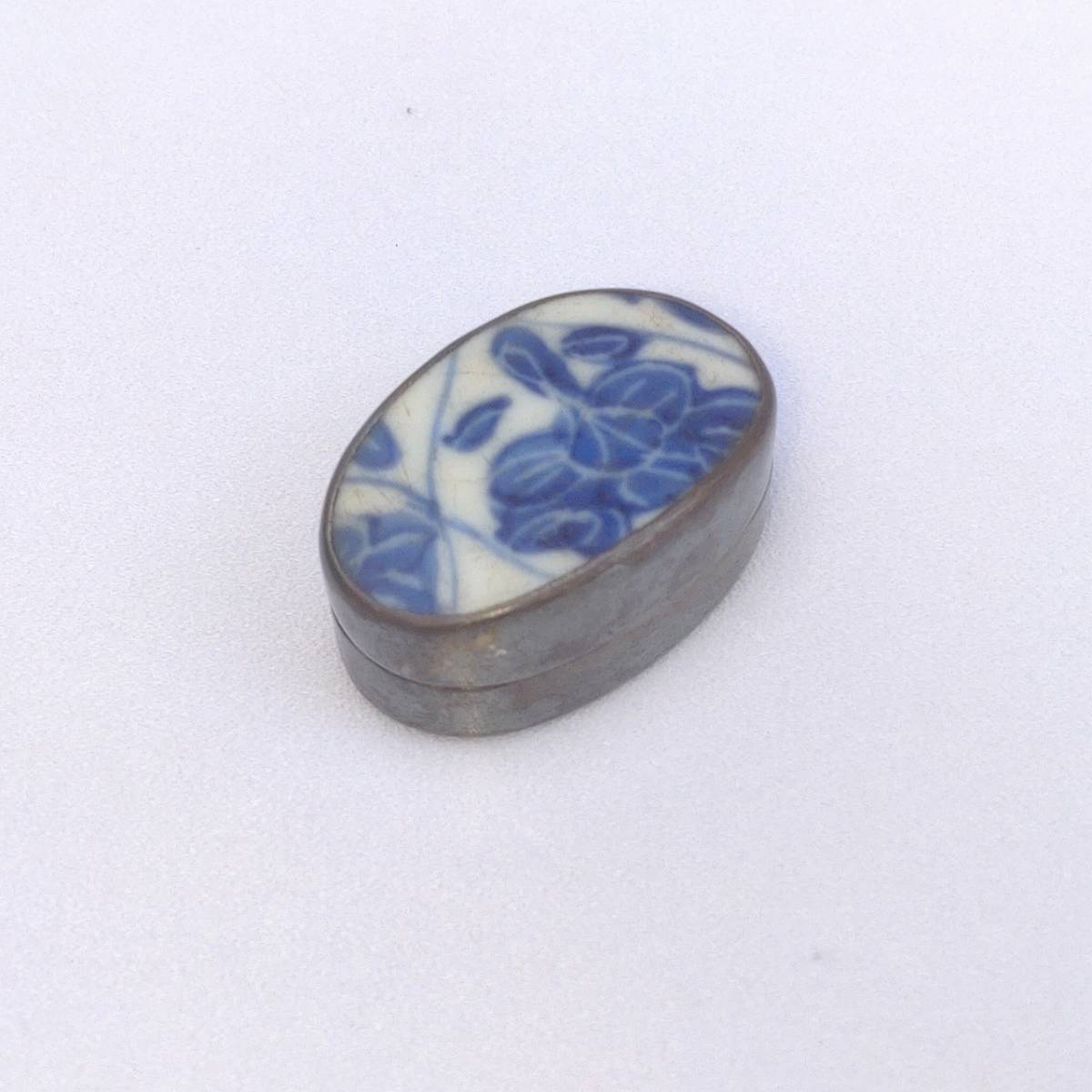 紅入れ 小物入れ だ円形 花柄 金属製 レトロ 幅約3.2×2cm 高さ約1.5cm 重量約11g 　【3258】_画像8