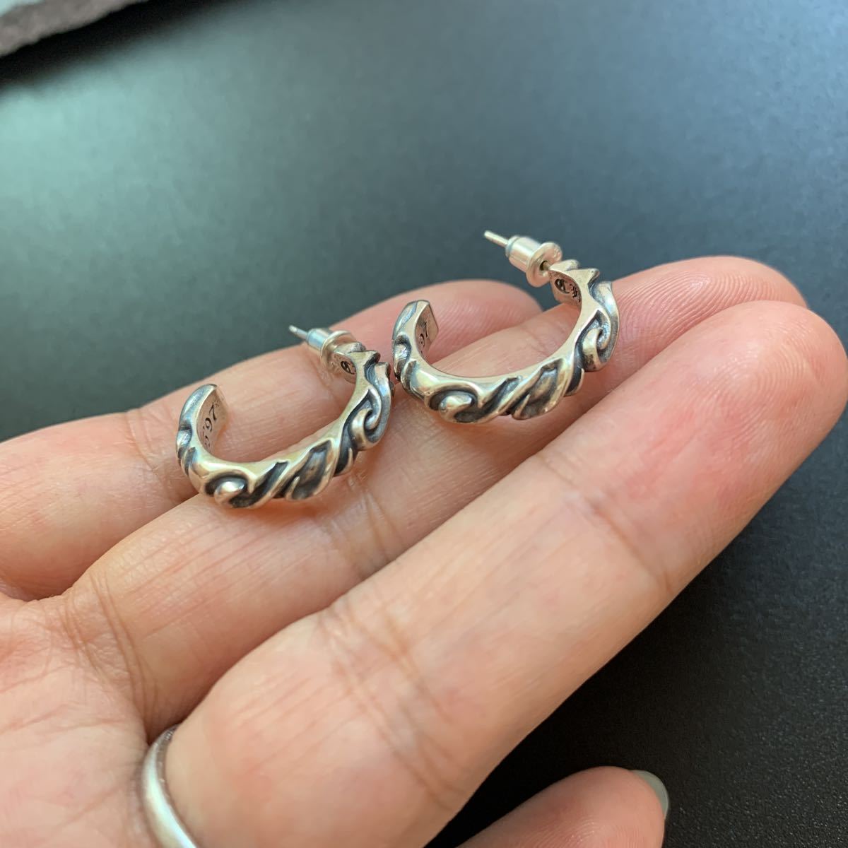 ブランド➵ Chrome Hearts - シルバー925 スクロールフープピアス 両耳