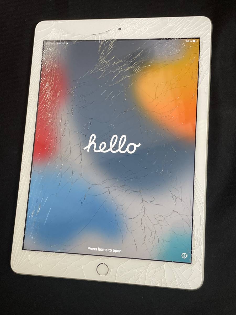 Apple iPad 6世代 32GB Wi-Fi A1893(MR7G2J/A) シルバー 動作品