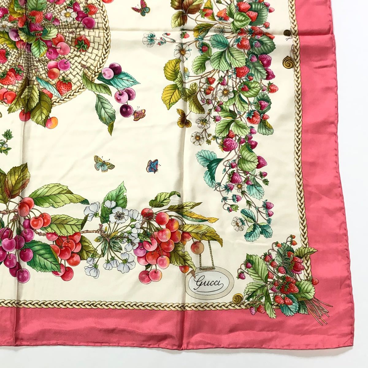 GUCCI グッチ スカーフ シルク さくらんぼ いちご ピンク GUCCI グッチ スカーフ シルク さくらんぼ いちご ピンク