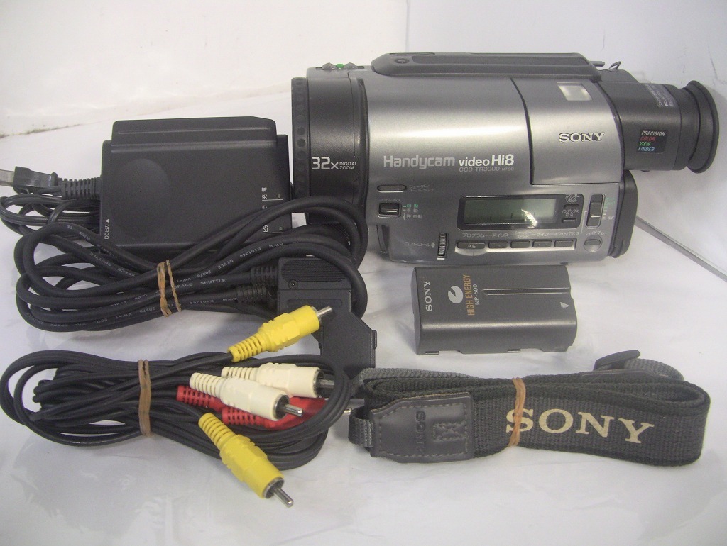 【送料無料】8mmテープ再生できます！【動作確認済み】 SONY Hi8ビデオカメラ CCD-TR3000　☆ダビングにご使用ください！☆/0077