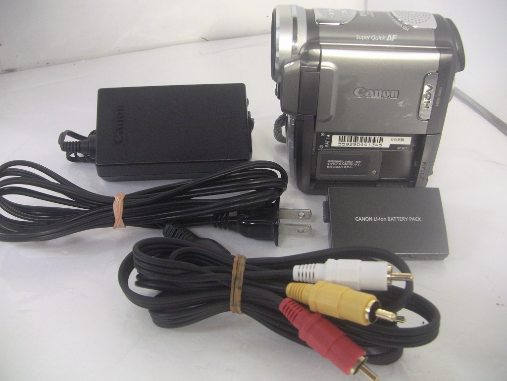 【送料無料】MiniDVテープ再生できます!【動作確認済み】 Canon HDVビデオカメラ iVIS HV10 ☆ダビングにご使用ください!☆/0355