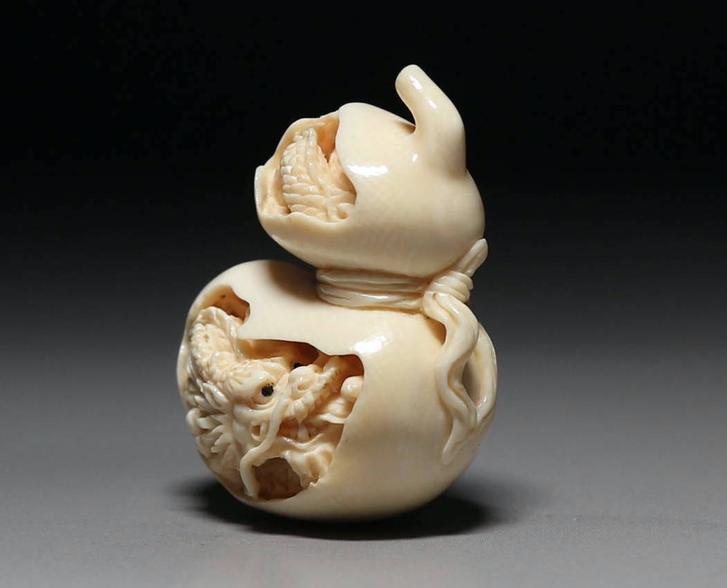 人魚』 こかし 根付 (提げ物 /緒締め /帯留め /Netsuke) 人魚』 こかし 根付 (提げ物 /緒締め /帯留め /Netsuke)