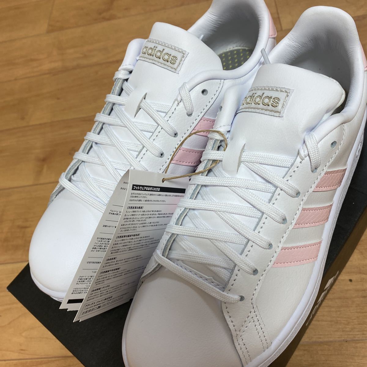 adidas　スニーカー グランドコート / Grand Court / アディダス ブランドロゴ ライン柄 レザー 本革 ローカット 紐 無地　２３，５_画像1