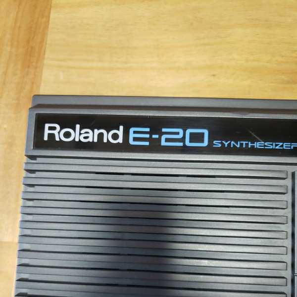 A608-K31-204 Roland ローランド E-20 シンセサイザー 電子ピアノ 鍵盤_画像2