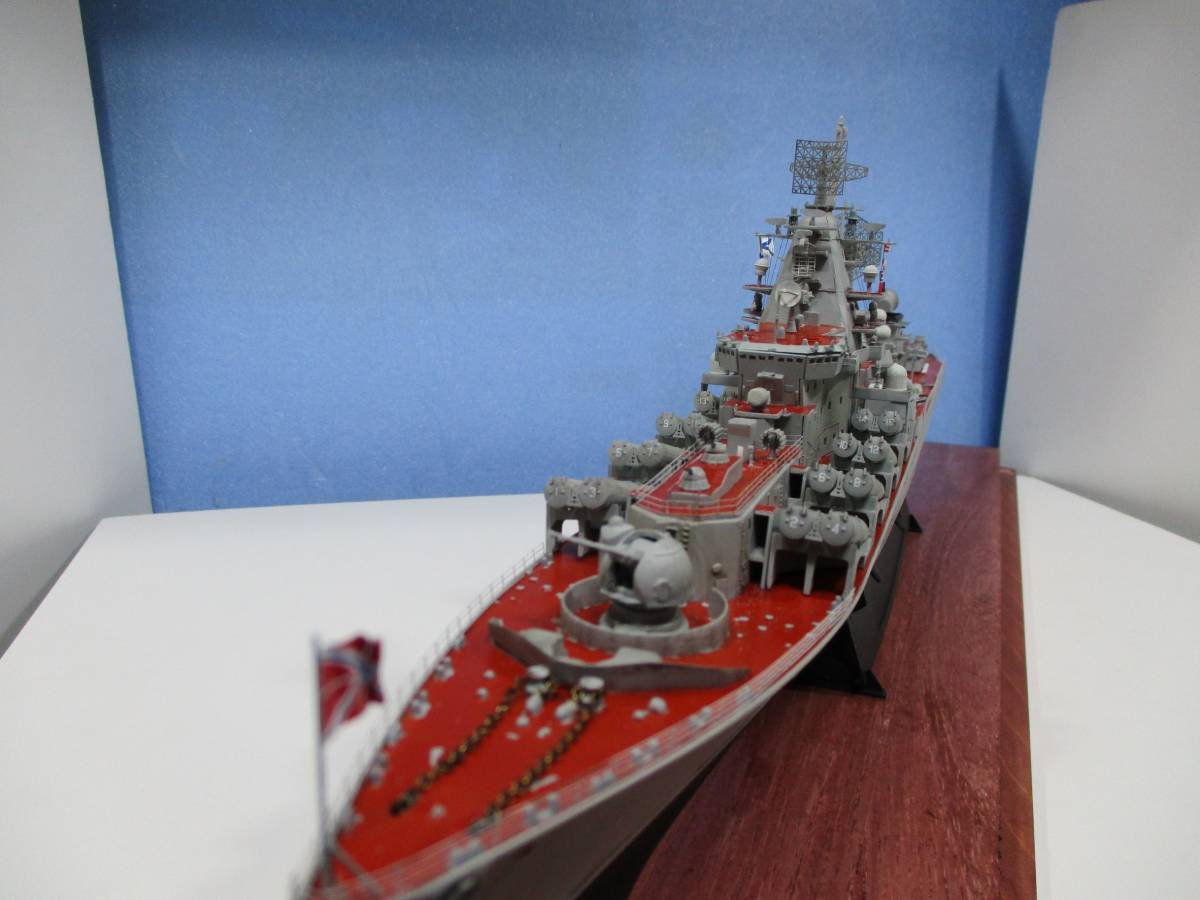 ロシア海軍 スラヴァ級ミサイル巡洋艦 『モスクワ』 1/350 完成品 ロシア海軍 スラヴァ級ミサイル巡洋艦 『モスクワ』 1/350 完成品