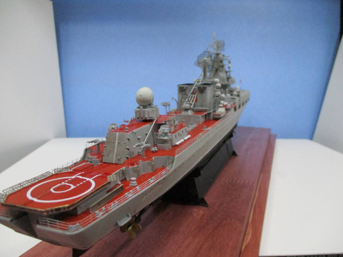 ロシア海軍 スラヴァ級ミサイル巡洋艦 『モスクワ』 1/350 完成品 ロシア海軍 スラヴァ級ミサイル巡洋艦 『モスクワ』 1/350 完成品