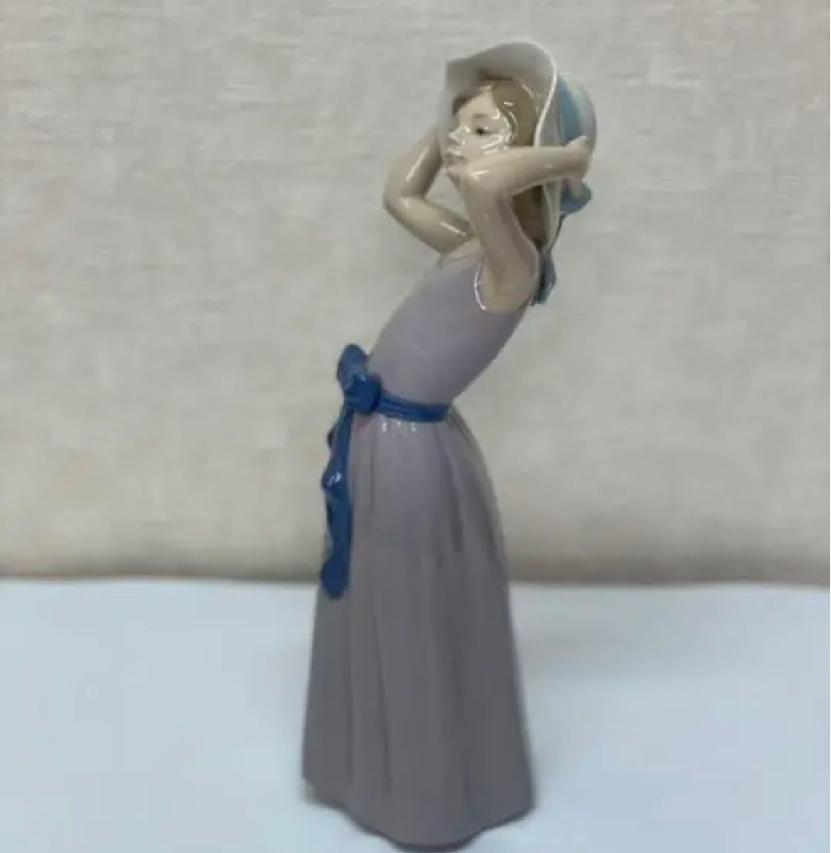 未使用:極美品】リヤドロ 若草シリーズ「帽子をかぶった少女」(MSC