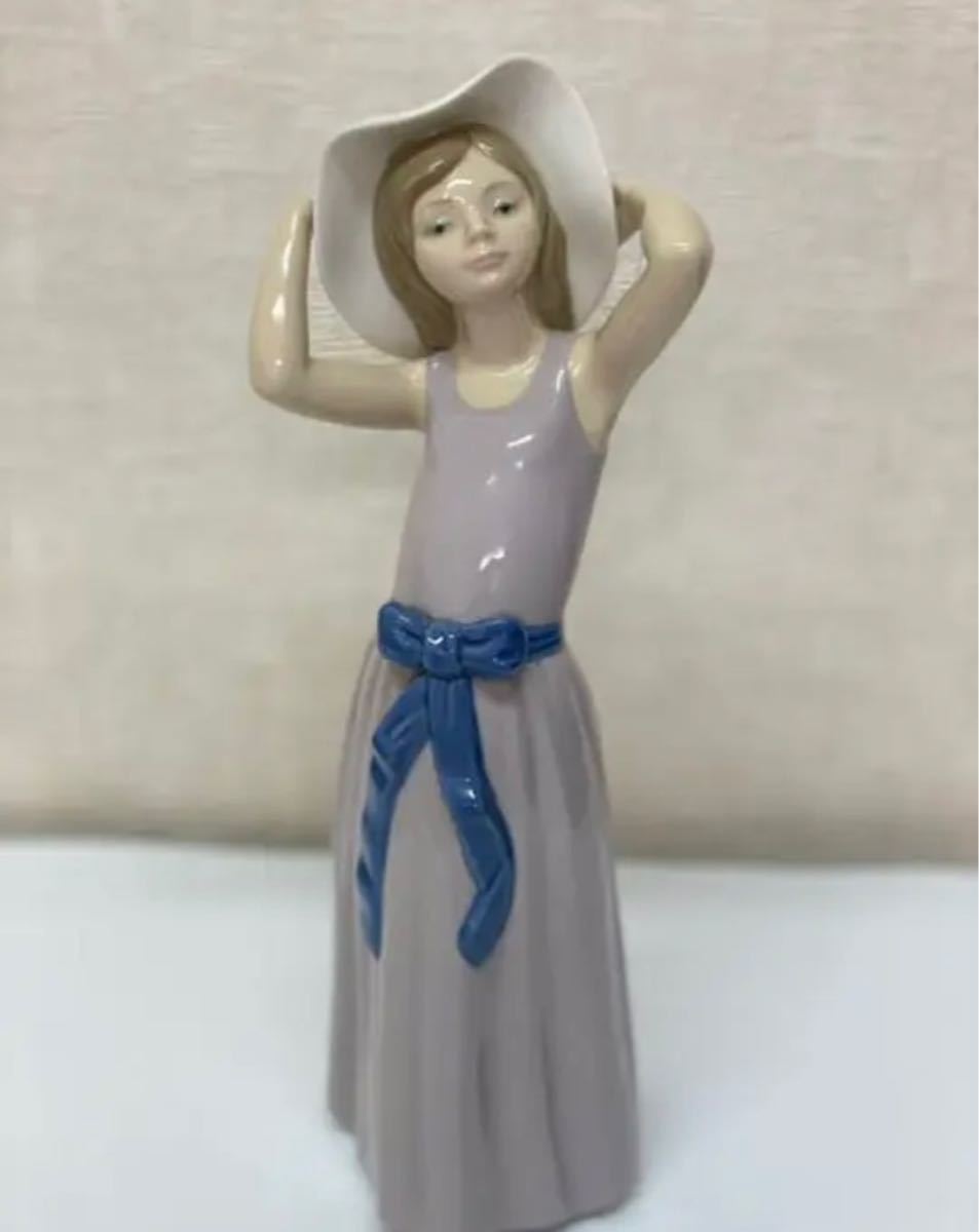 未使用:極美品】リヤドロ 若草シリーズ「帽子をかぶった少女」(MSC