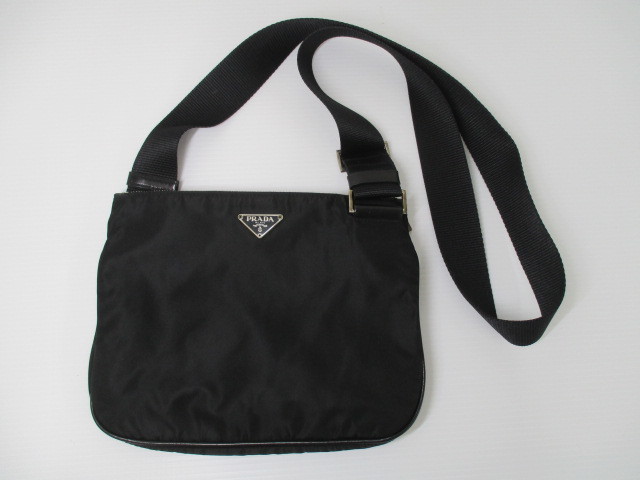 ☆【PRADA プラダ】ファスナーロック付き ナイロン ショルダーバッグ