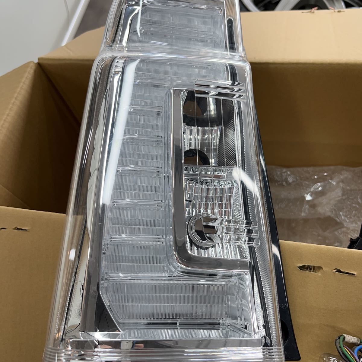 タントカスタム 左 テールライト LA600S ダイハツ純正 product details
