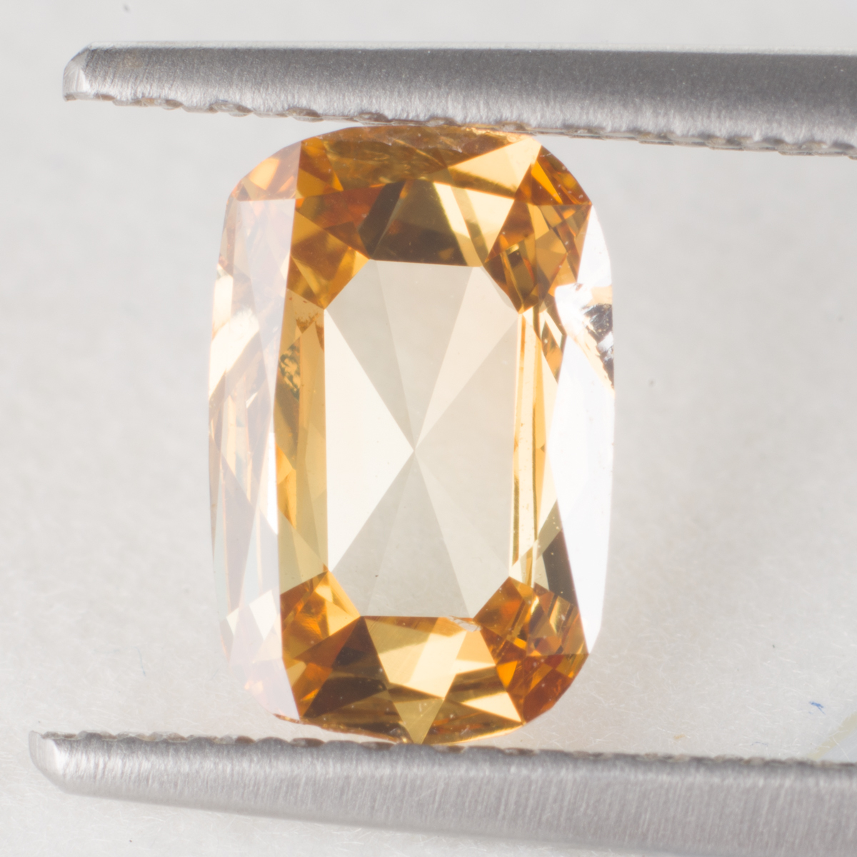 超人気の 場面の広い0.6ct 0.606ct オレンジカラーダイヤ ルース