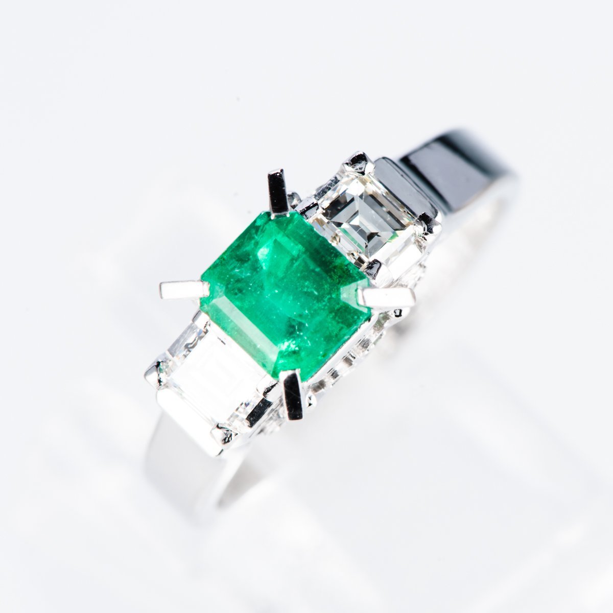 爆売り！ 0.6ct D: ct 0.91 E: プラチナリング エメラルドx