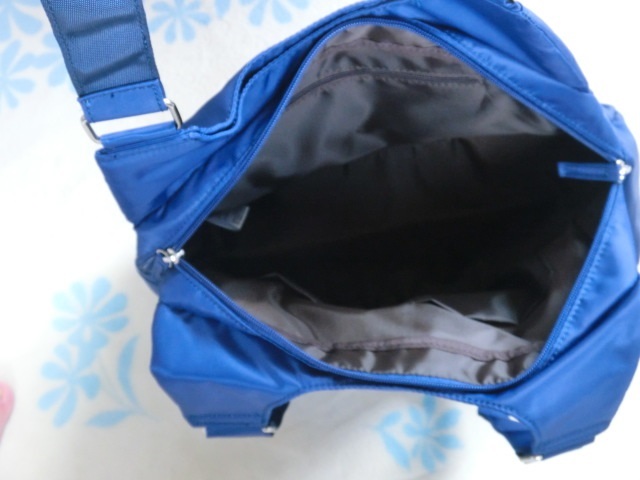 【未使用品】はっ水 仕分け３室バッグ　　カラー：ブルー_画像2