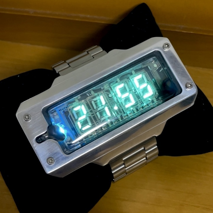 希少品】ウクライナ製 NIXOID VFD管腕時計 真空管 VFD CYBER IVL 2-75