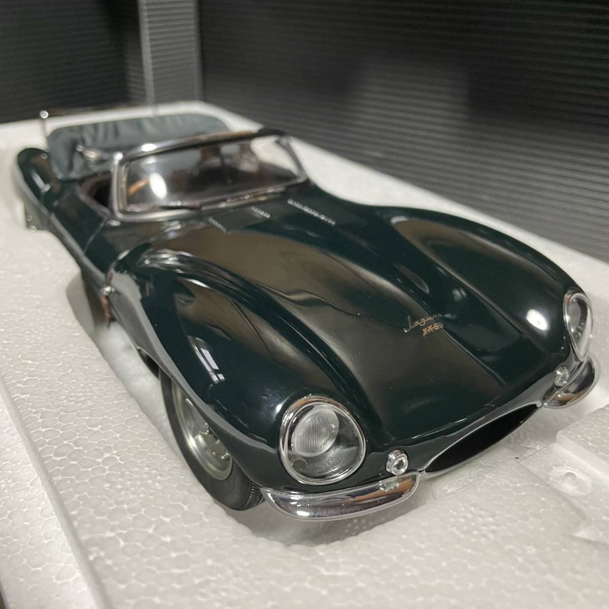 超激レア絶版未展示オートアート1/18ジャガー XK-SSスティーブ