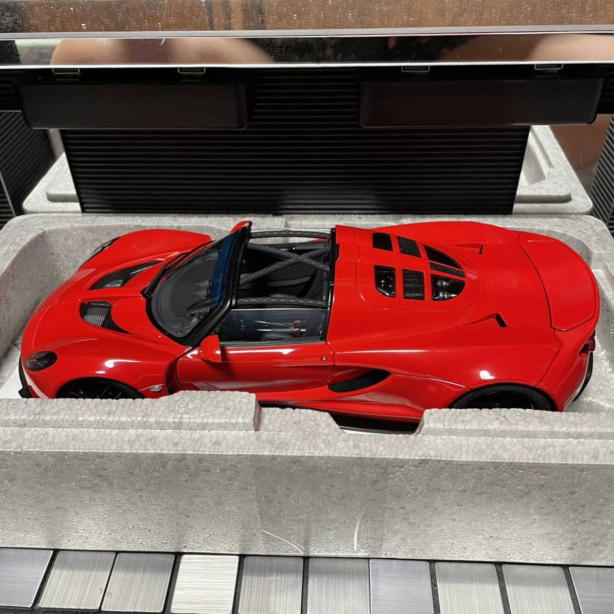 ランボルギ ヤフオク! 未展示品 オートアート 1/18ヘネシーヴェノムGT