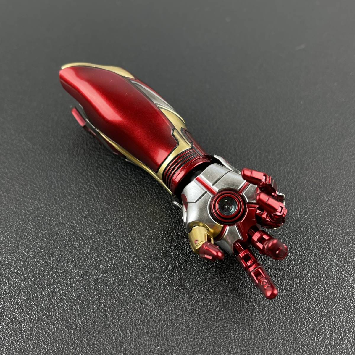 ホットトイズ アイアンマン 1 6 HOTTOYS ironman アベンジャーズ