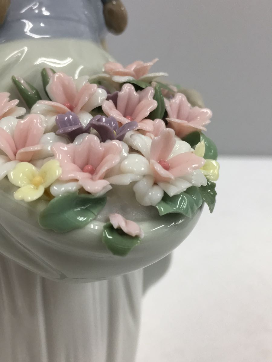 Lladro◇インテリア雑貨/花欠け有り/6756/たくさん摘めたよ Lladro◇インテリア雑貨/花欠け有り/6756/たくさん摘めたよ