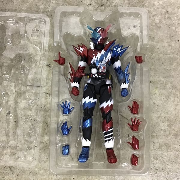 1円~ S.H.Figuarts 仮面ライダービルド ラビットタンクスパークリング
