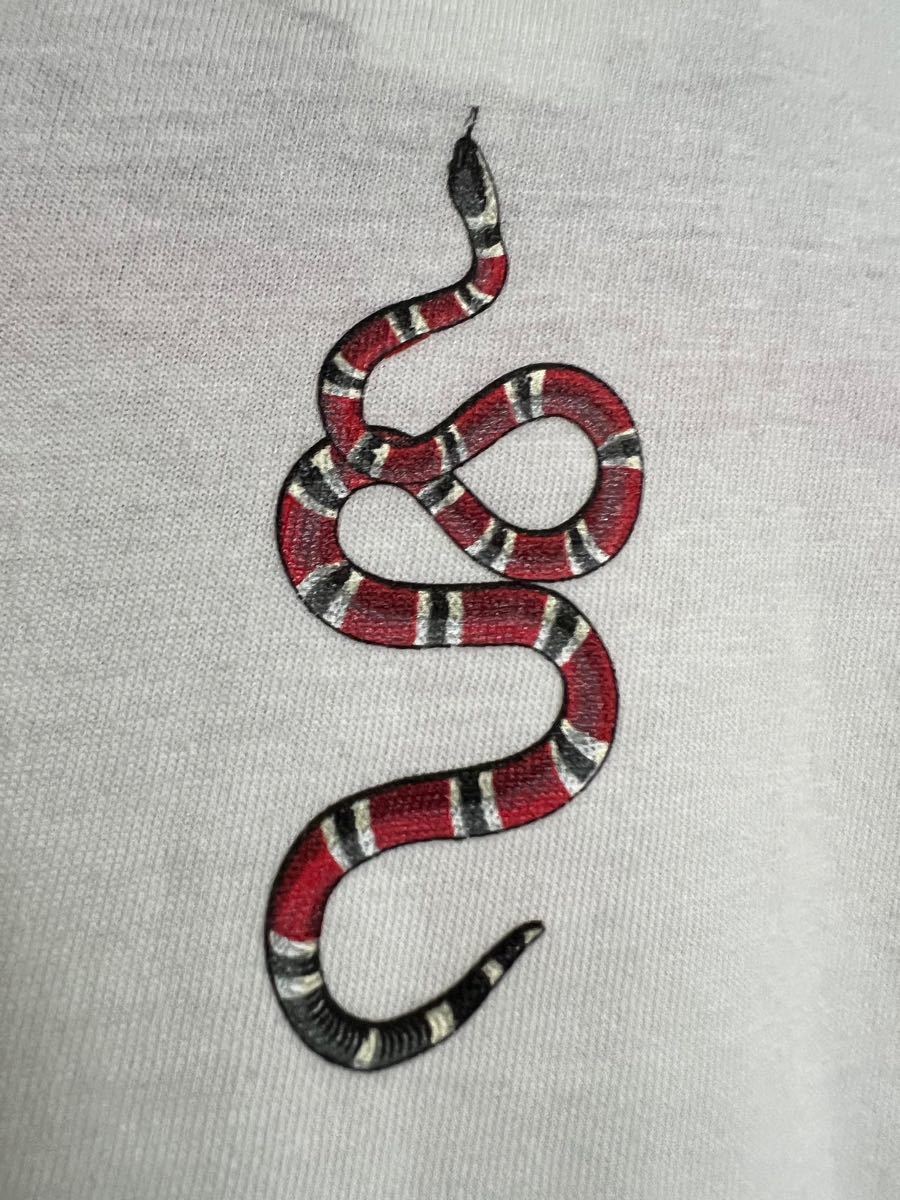 GUCCI キッズサイズ　シンプル　背中ヘビ　Tシャツ