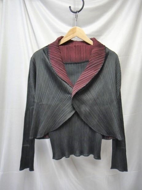 新品未使用☆ISSEY MIYAKE プリーツプリーズ トップス トップス T