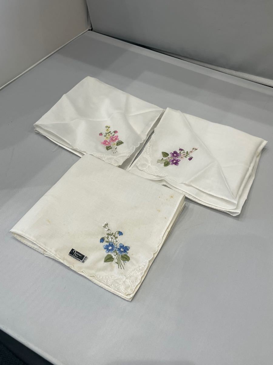新品・未使用!!【クリスチャンディオール ハンカチ 花デザイン 3枚セット!】