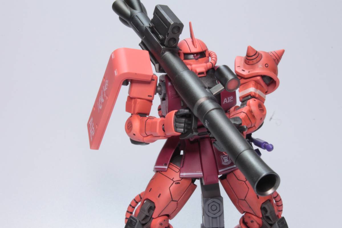 HG 1/144 シャア専用ザクII（オリジン）塗装済み完成品_画像2