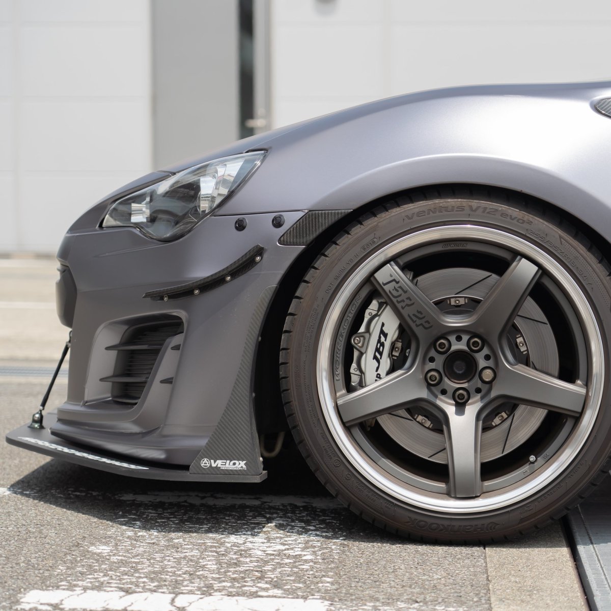 VERUS ENGINEERING(ヴェルス)：A0202A：TOYOTA 86(ZN6：) SUBARU BRZ(ZC6)：後期用フロントスプリッター2ピース_画像2