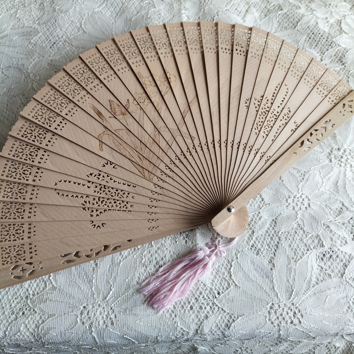 一番の贈り物 送料無料 香木白檀透かし彫り扇子 中国古玩 雑貨 - www