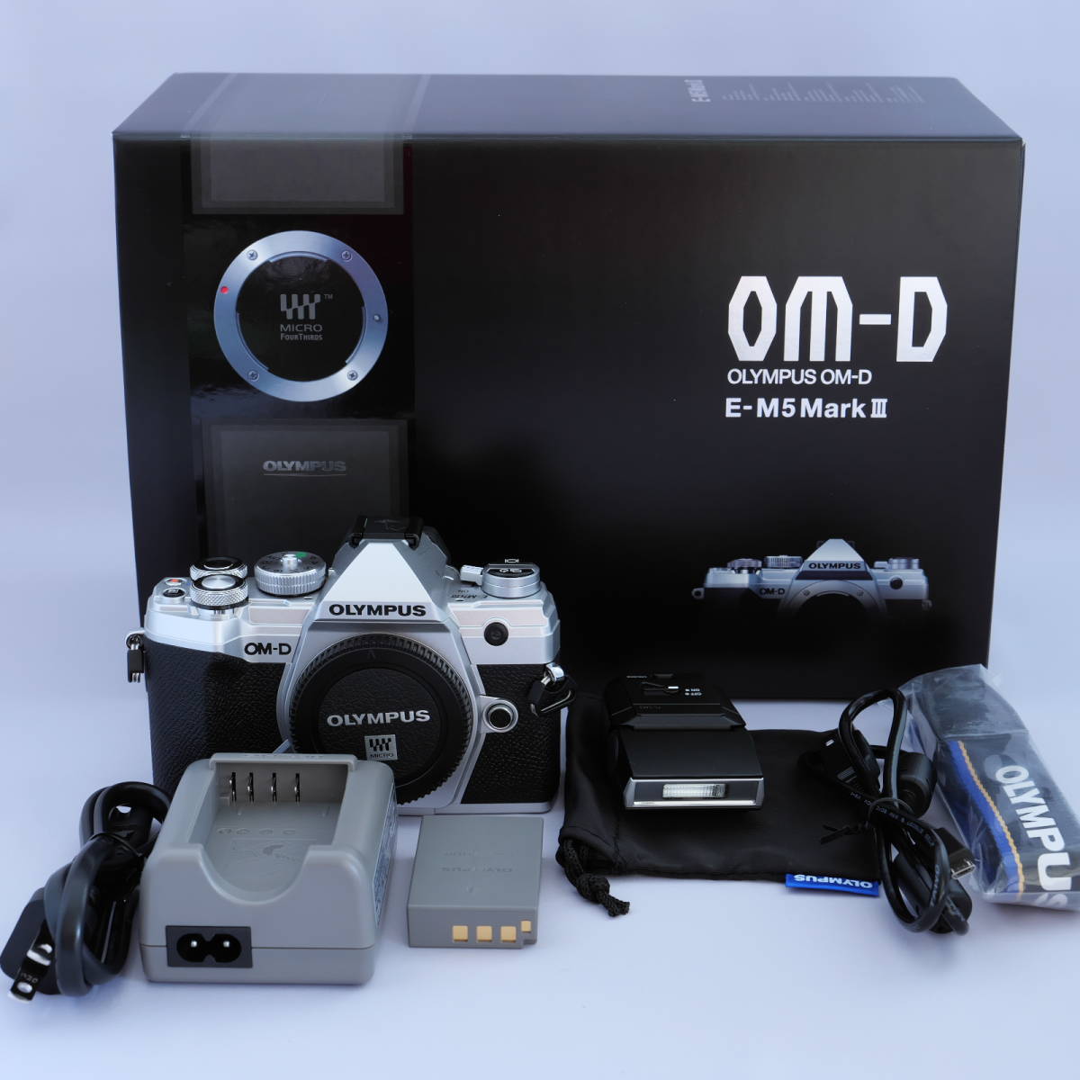 ☆新品級☆ OLYMPUS OM-D E-M5 Mark III ボディー シルバー メーカー